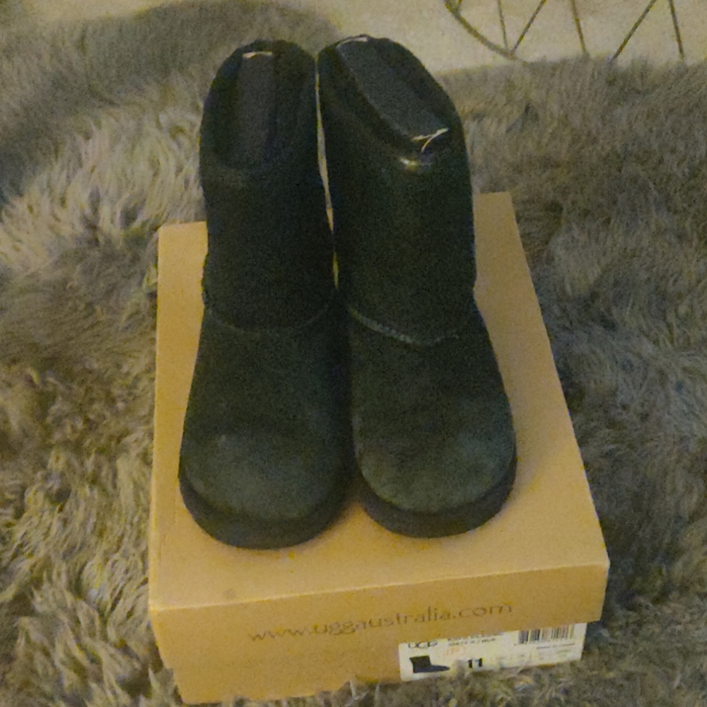 Kid's classic black UGGs Size 11